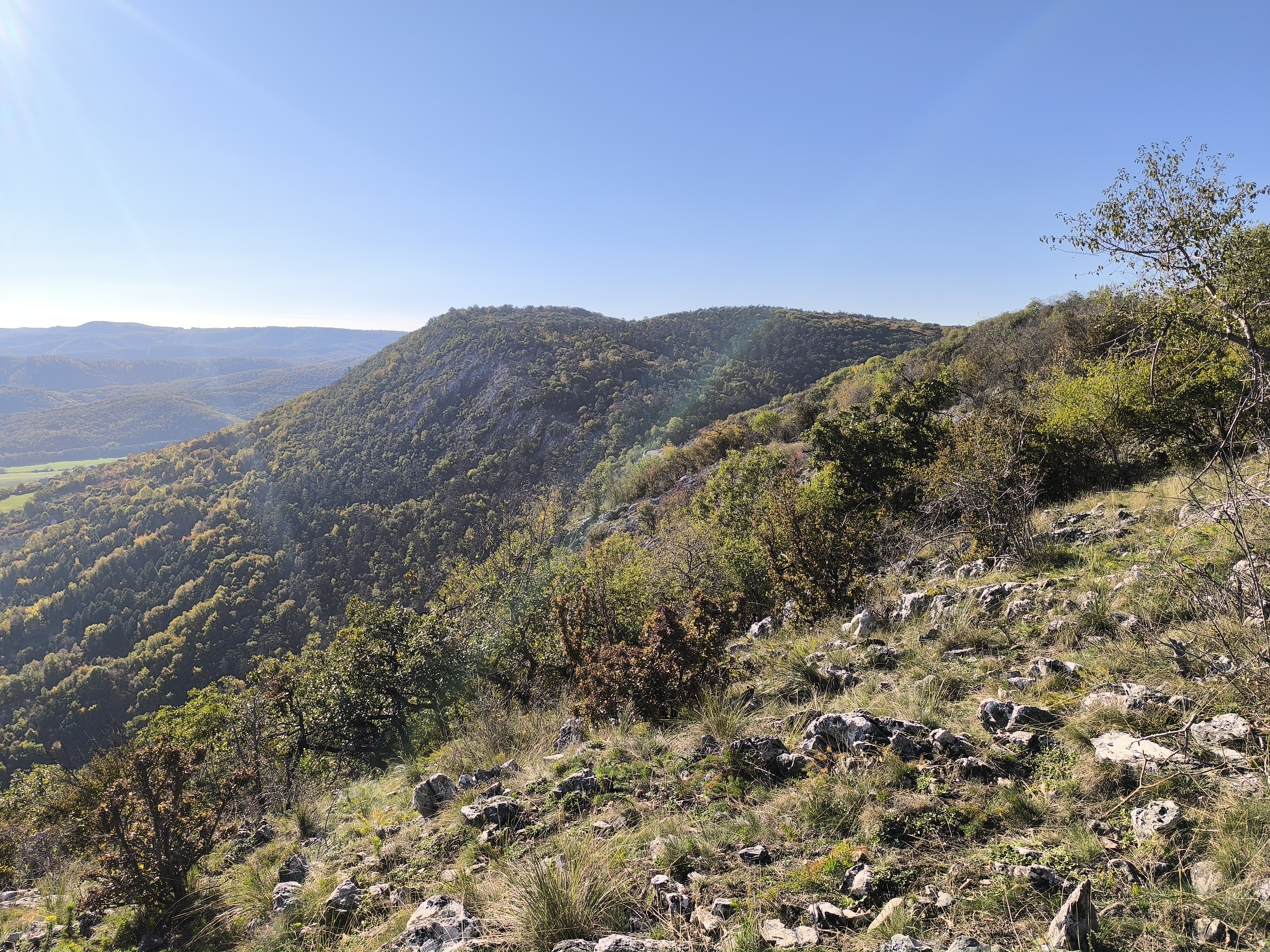 Szép panoráma a hegy mindkét oldalára 