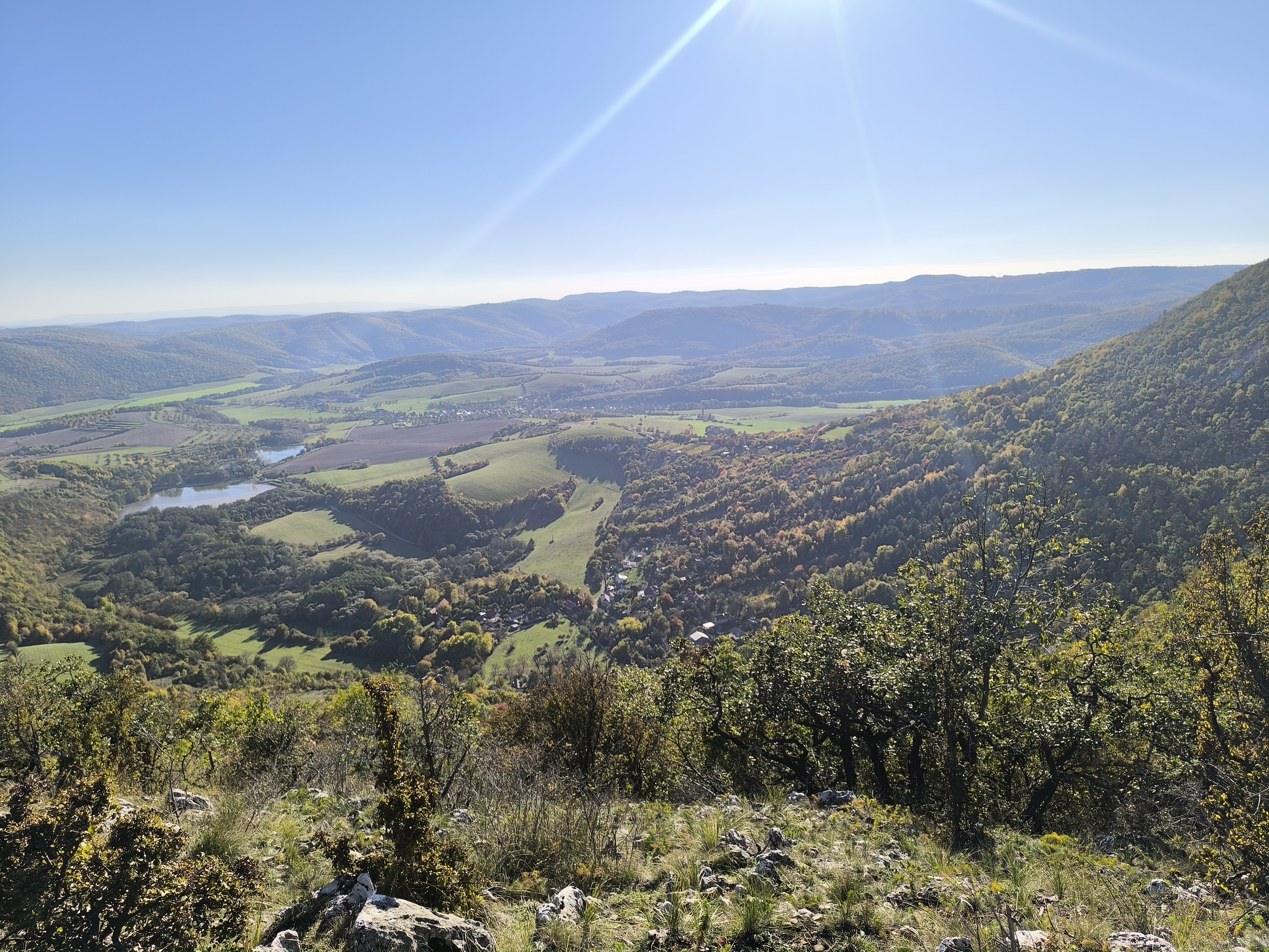 Szép panoráma a hegy mindkét oldalára 